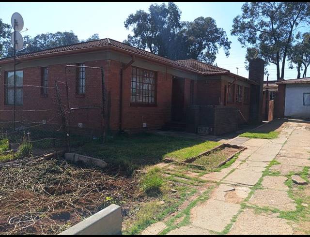 5 BEDROOM HOUSE FOR SALE IN ORLANDO EAST